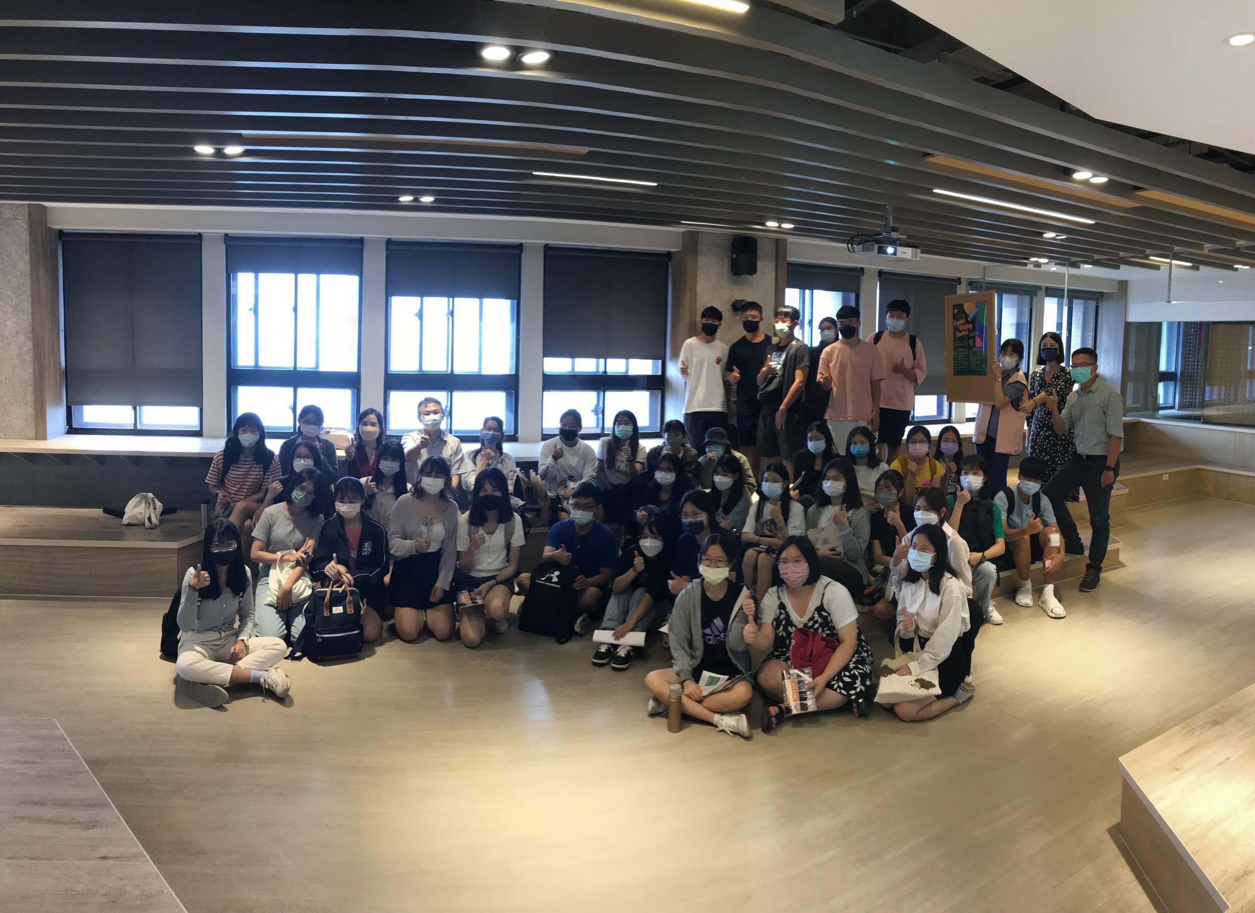 活動成果】獼猴互動入題中山大學英語寫作融入校園日常- 國立中山大學西灣學院