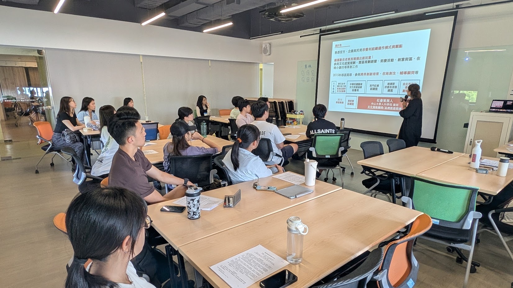 創意街區發展與設計思考課程學生進行設計分享(點擊全頁檢視)圖片