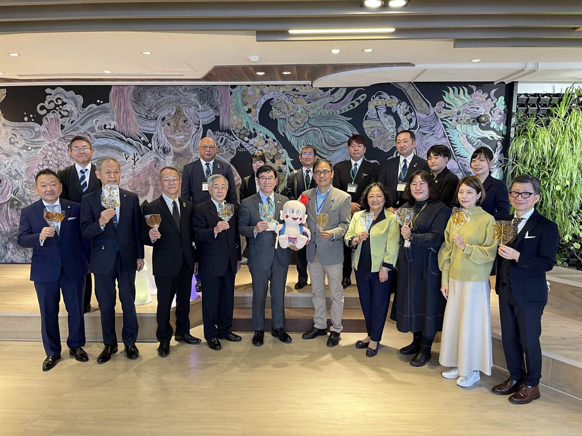 日本氷見市長來訪　中山大學將選送20學子赴日交流(點擊全頁檢視)圖片