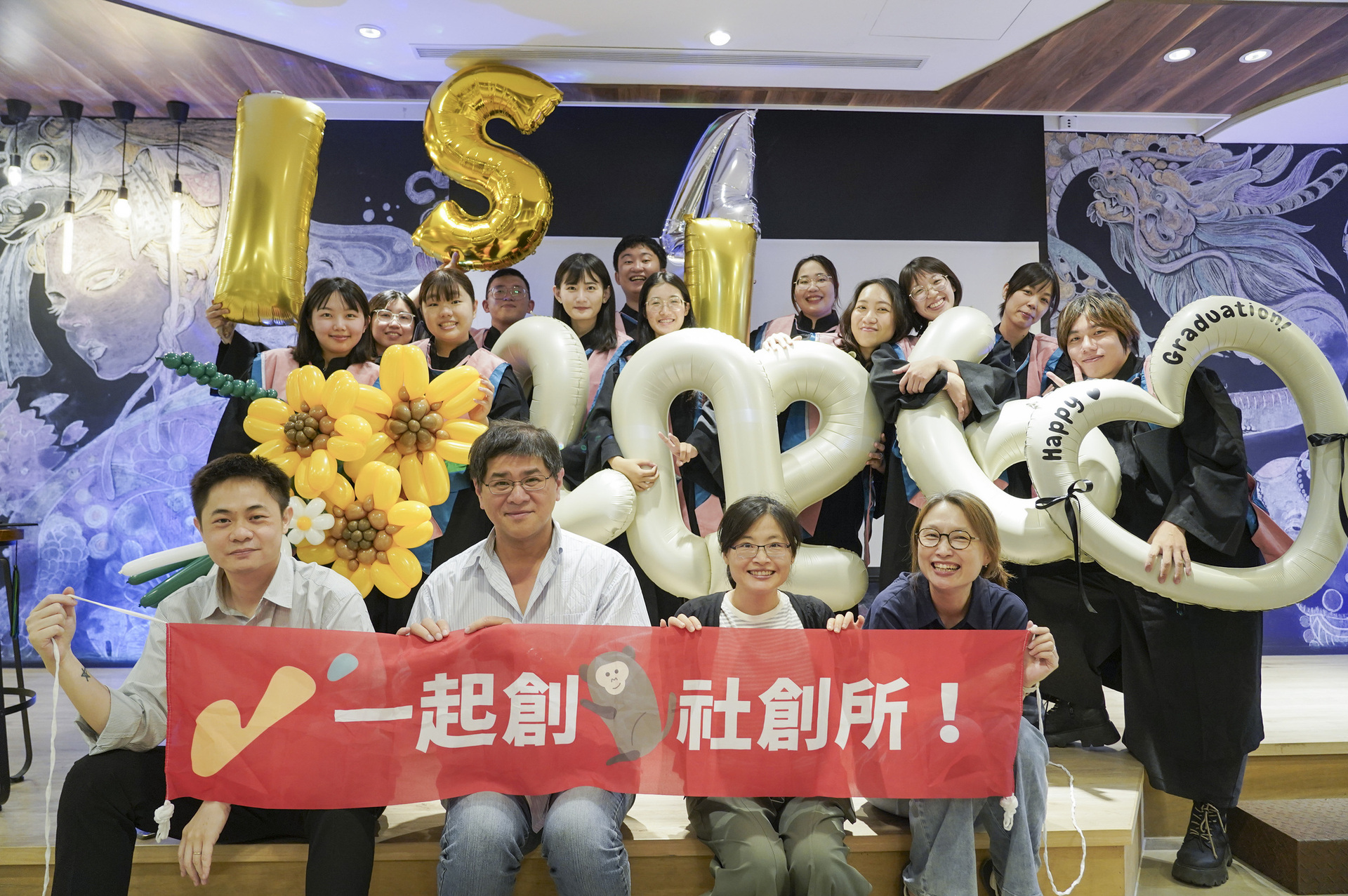 社創所畢業生大合照(點擊全頁檢視)圖片