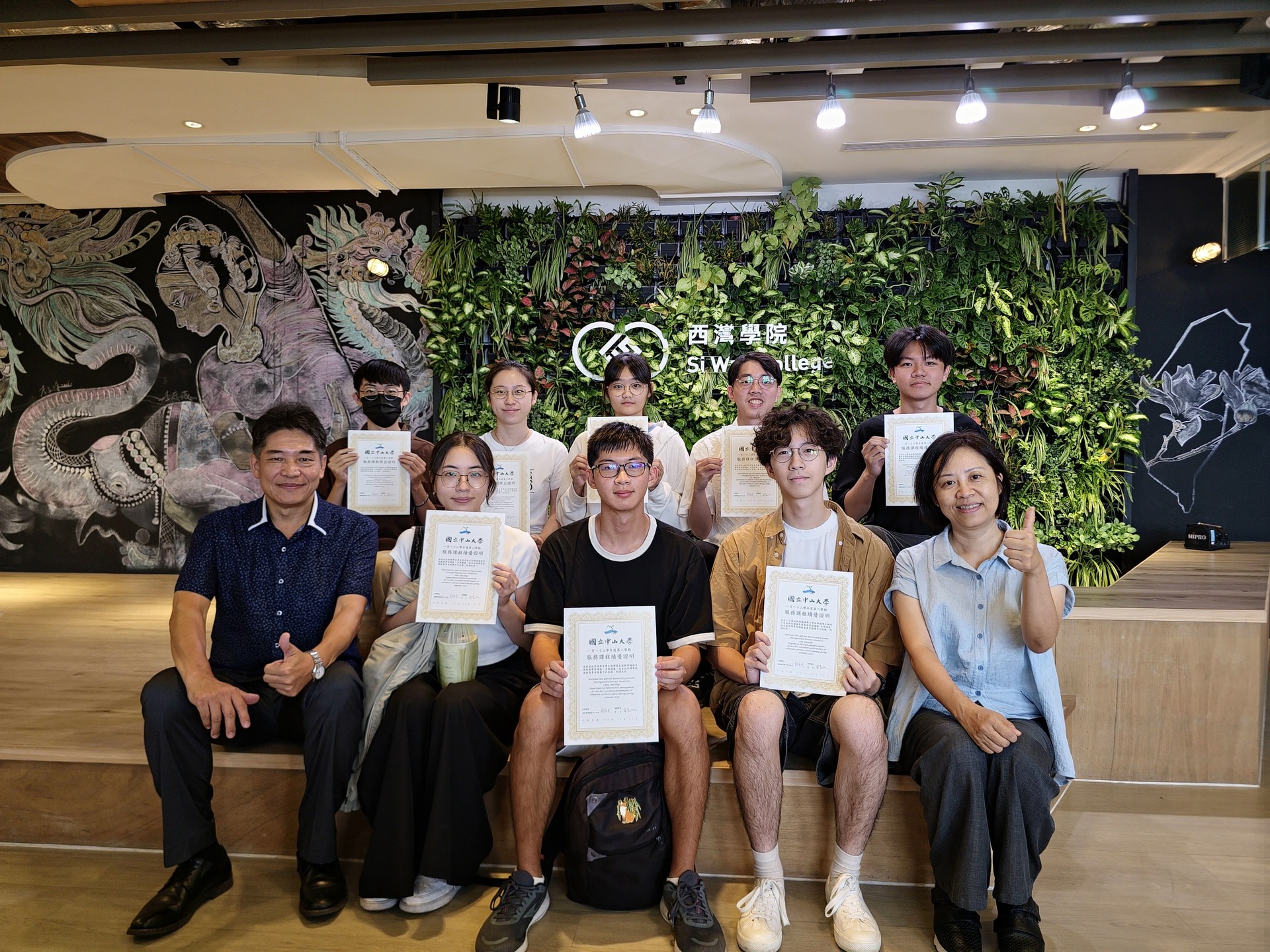 頒獎大合照(點擊全頁檢視)圖片