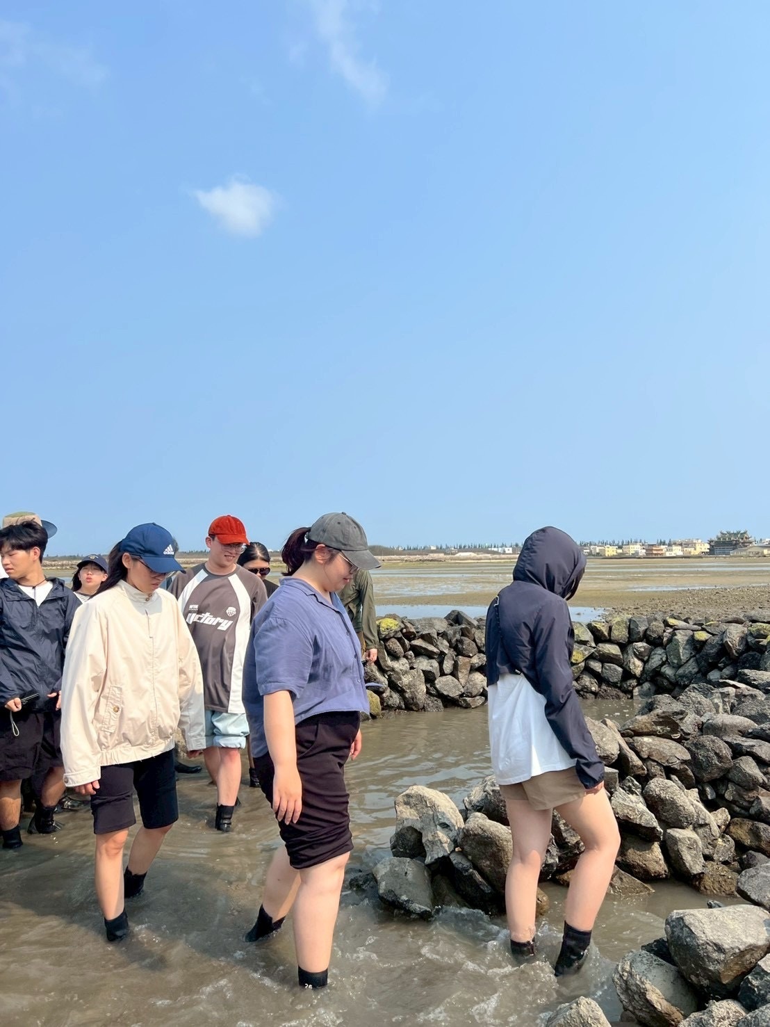 同學踏查石滬(點擊全頁檢視)圖片