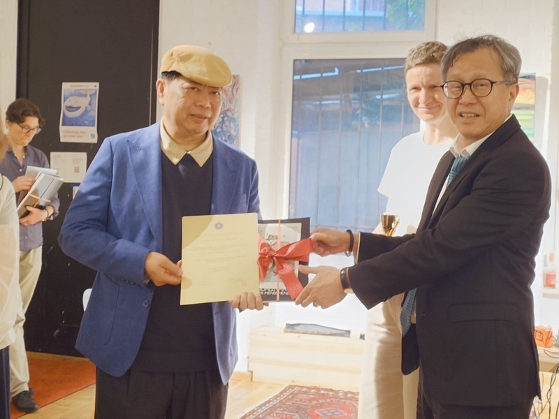 王以亮教授柏林展出獲肯定 西灣藝術實踐登上歐洲圖片