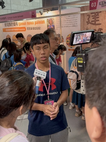 學生傅玟憲接受採訪(點擊全頁檢視)圖片