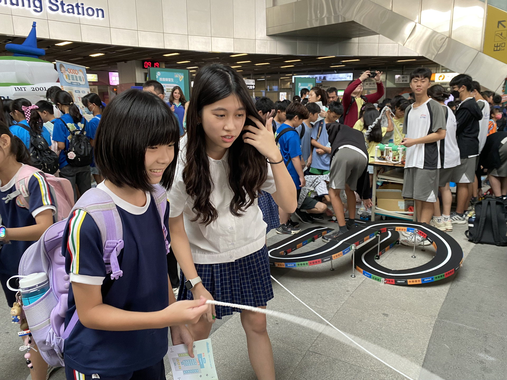 科普實驗攤位1(點擊全頁檢視)圖片