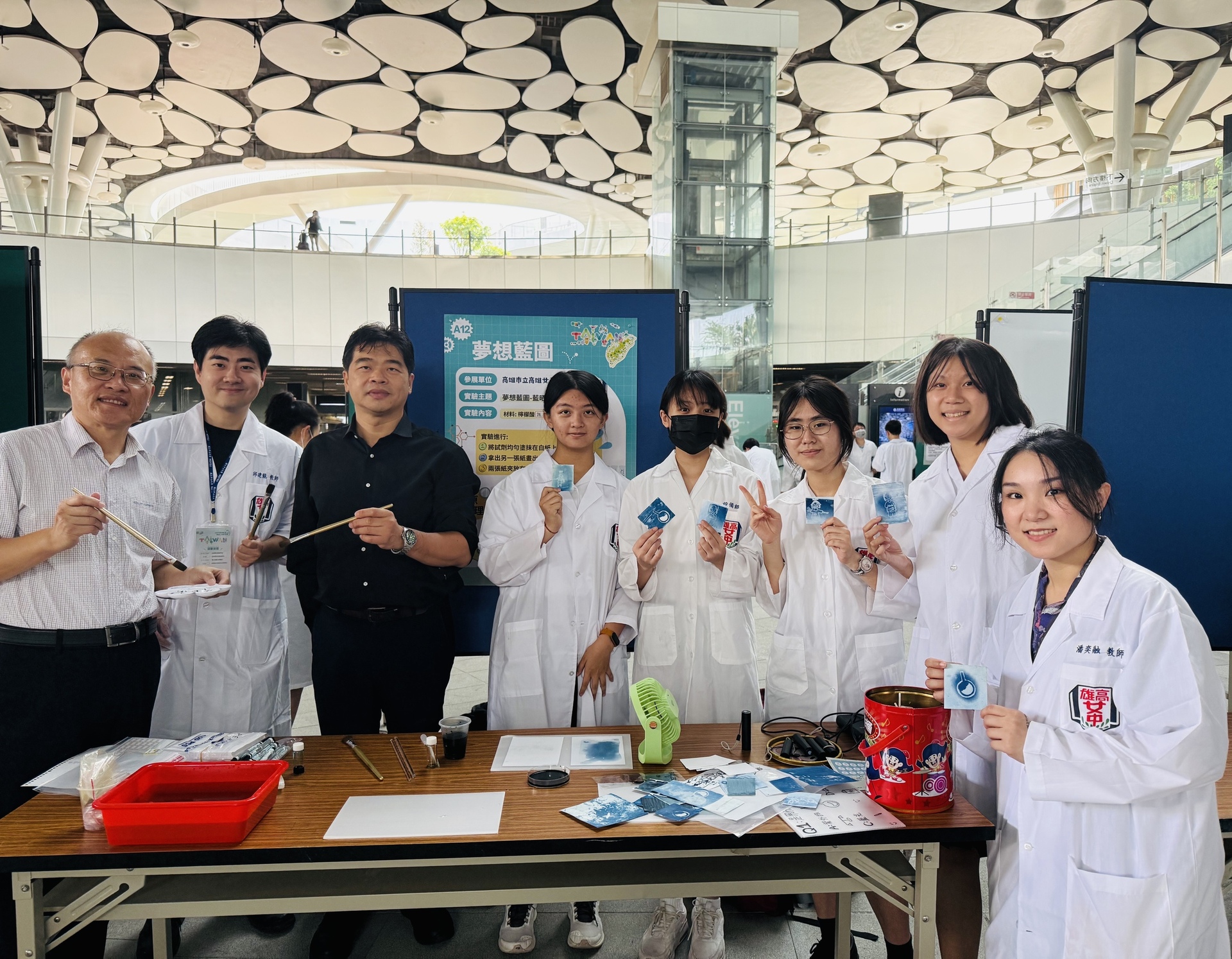 科普實驗攤位5(點擊全頁檢視)圖片
