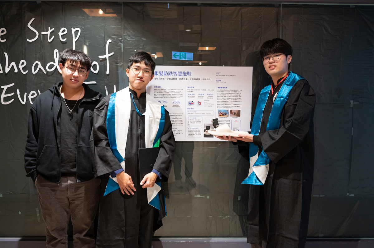 銀髮防跌智慧拖鞋(點擊全頁檢視)圖片