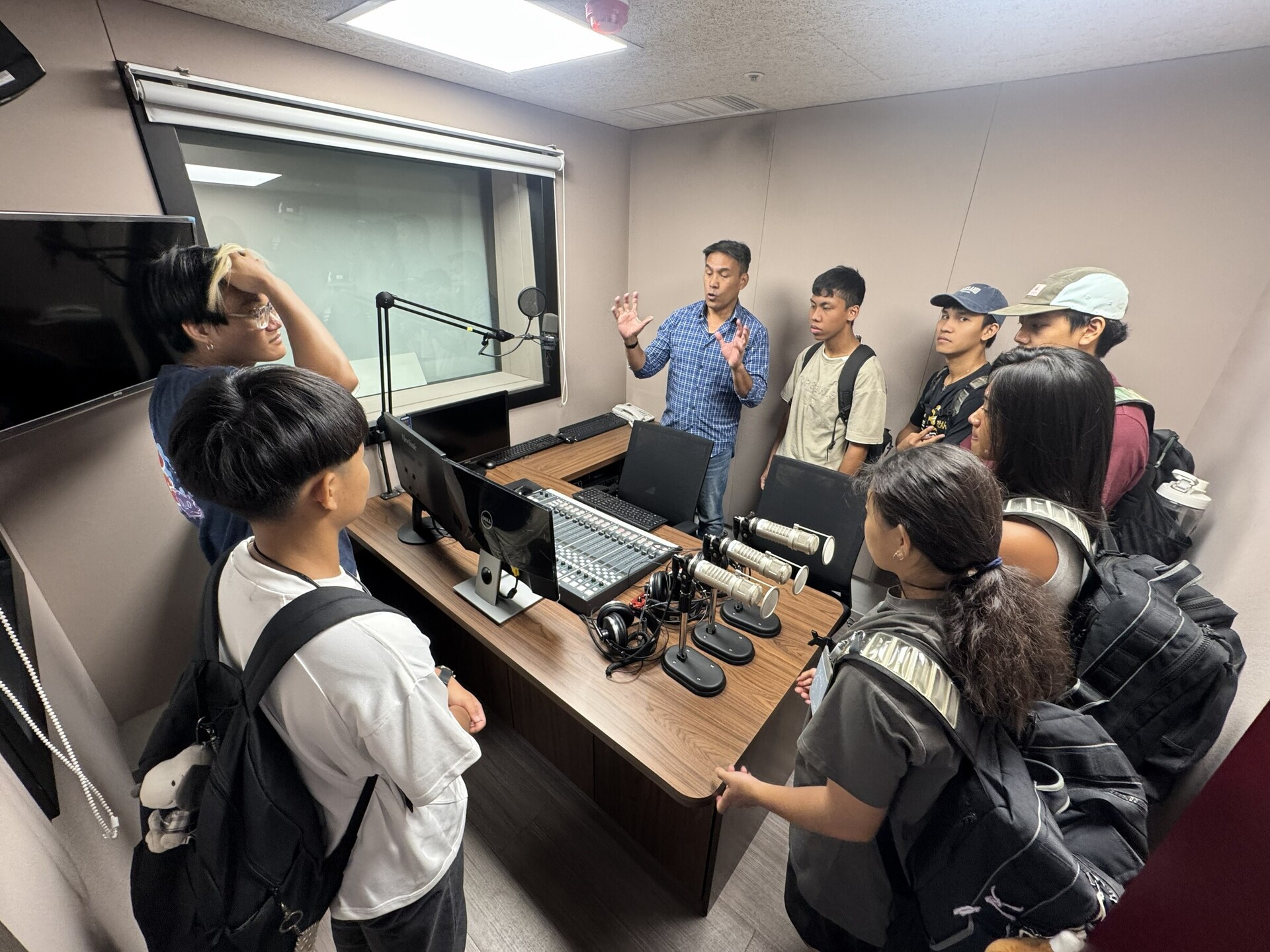 跨域學習新體驗 原專班學生走進廣播電台(點擊全頁檢視)圖片