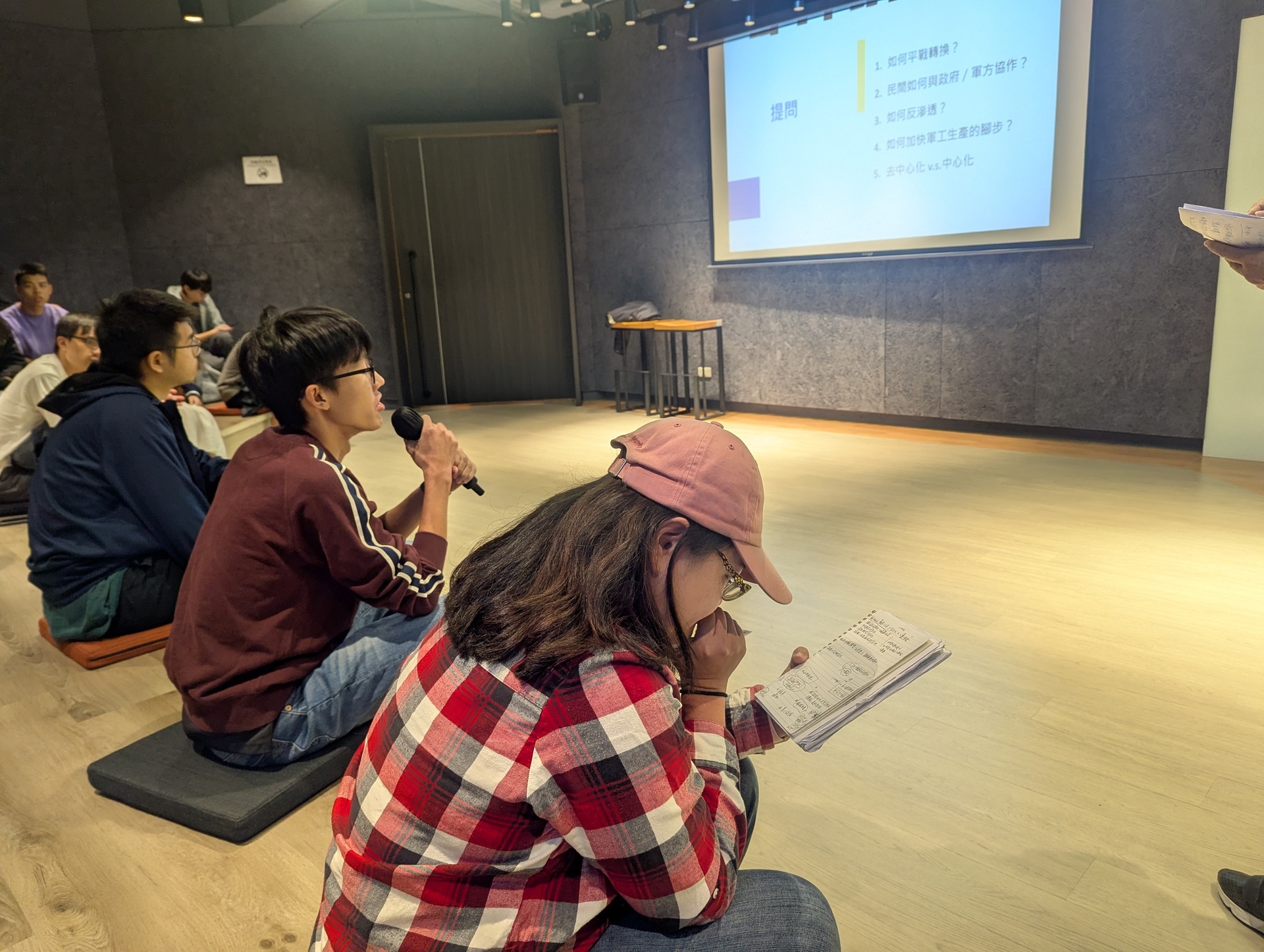 講座參與學生踴躍提問民防準備工作相關議題(點擊全頁檢視)圖片