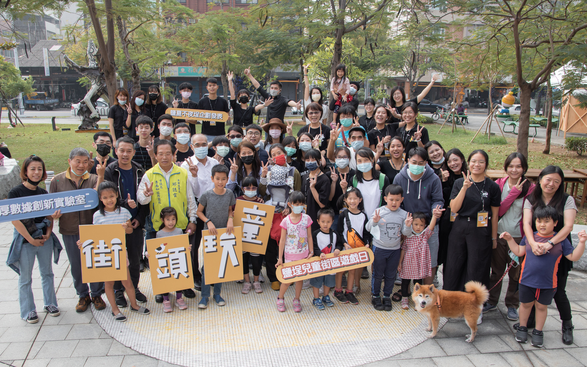 【中山新聞】木棧板大變身！　中山大學師生打造街頭創新遊具(點擊全頁檢視)圖片