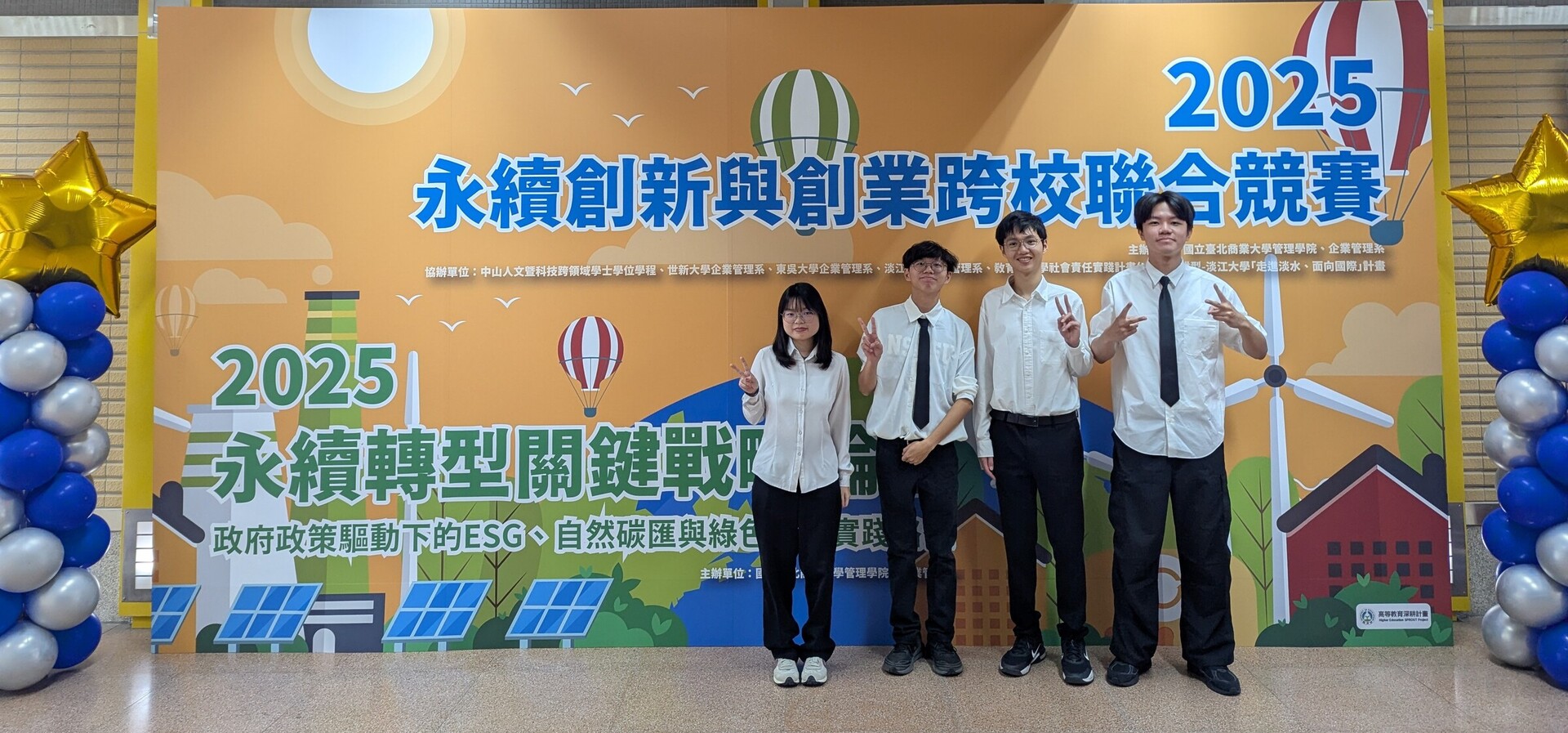 團隊成員合影(點擊全頁檢視)圖片