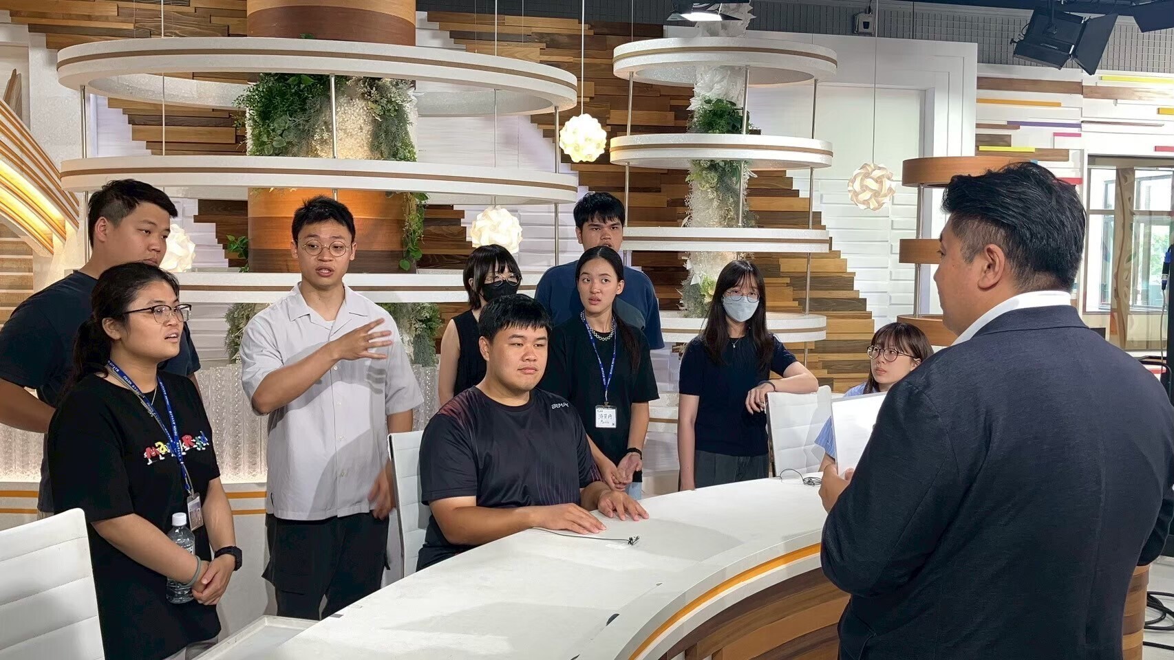 參觀岡山放送節目製作攝影棚現場(點擊全頁檢視)圖片