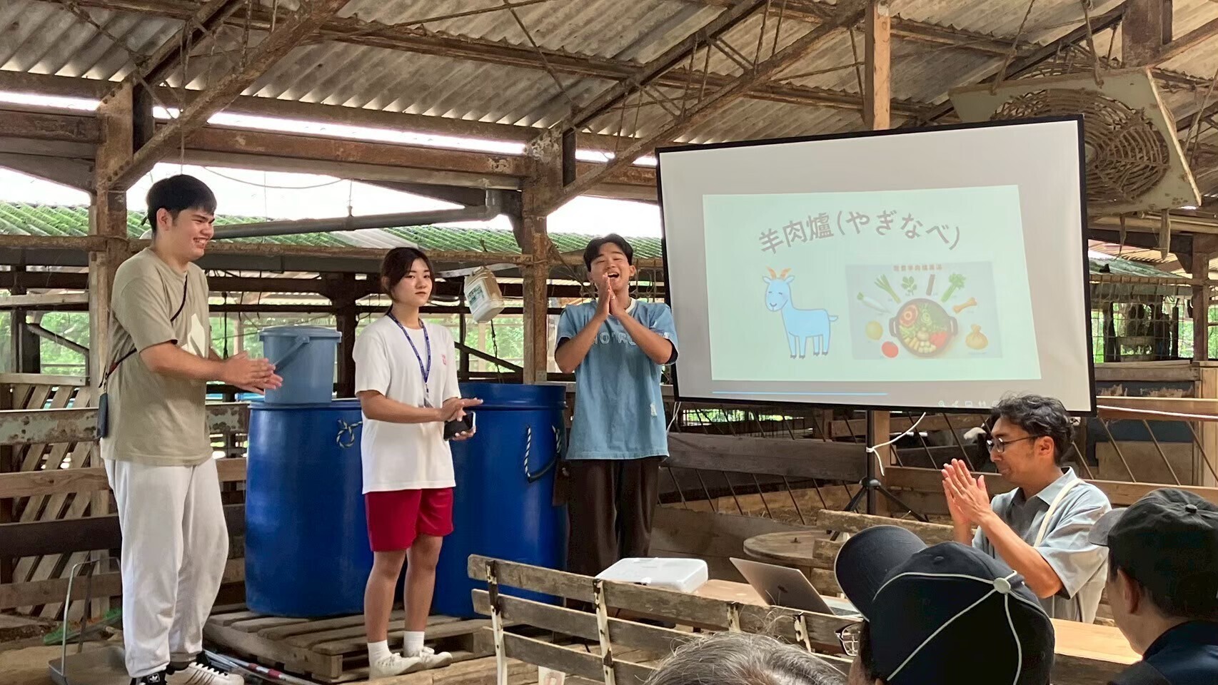 中山大學學生介紹高雄岡山特產的羊肉爐(點擊全頁檢視)圖片