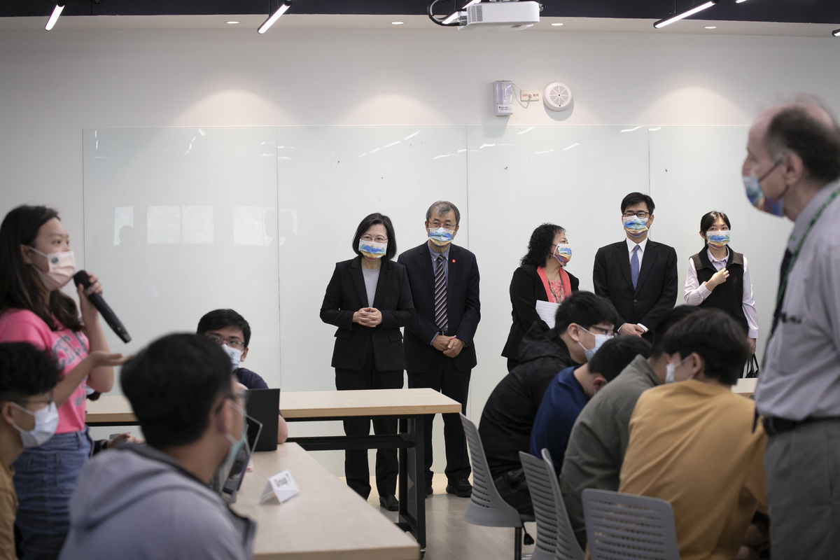 [中山新聞]全英教學現場直擊　總統蔡英文參訪中山雙語環境(點擊全頁檢視)圖片