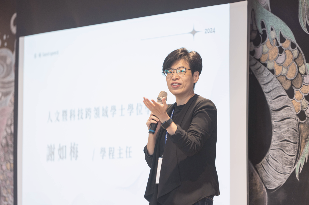 114學年度人科學程畢業專題成果展「流域」 時任學程主任謝如梅副教授致詞(點擊全頁檢視)圖片