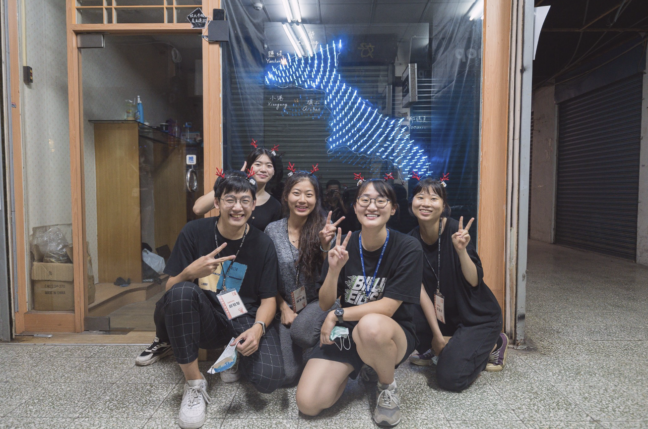 鹽夏不夜埕 燈光裝置藝術 由人科學程學生製作(點擊全頁檢視)圖片