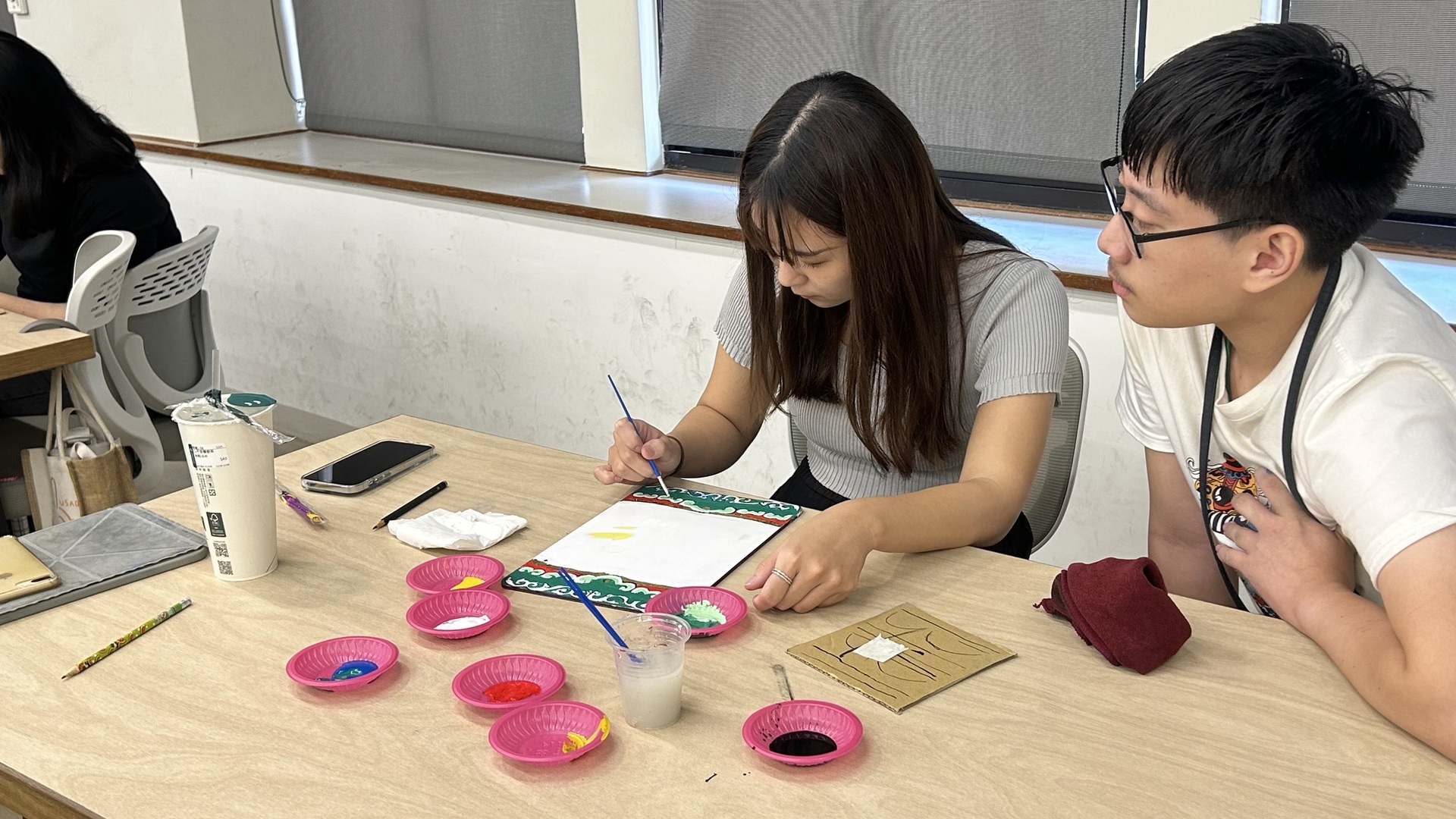 從廟宇到生活 中山大學微學分課程體驗傳統彩繪工藝(點擊全頁檢視)圖片