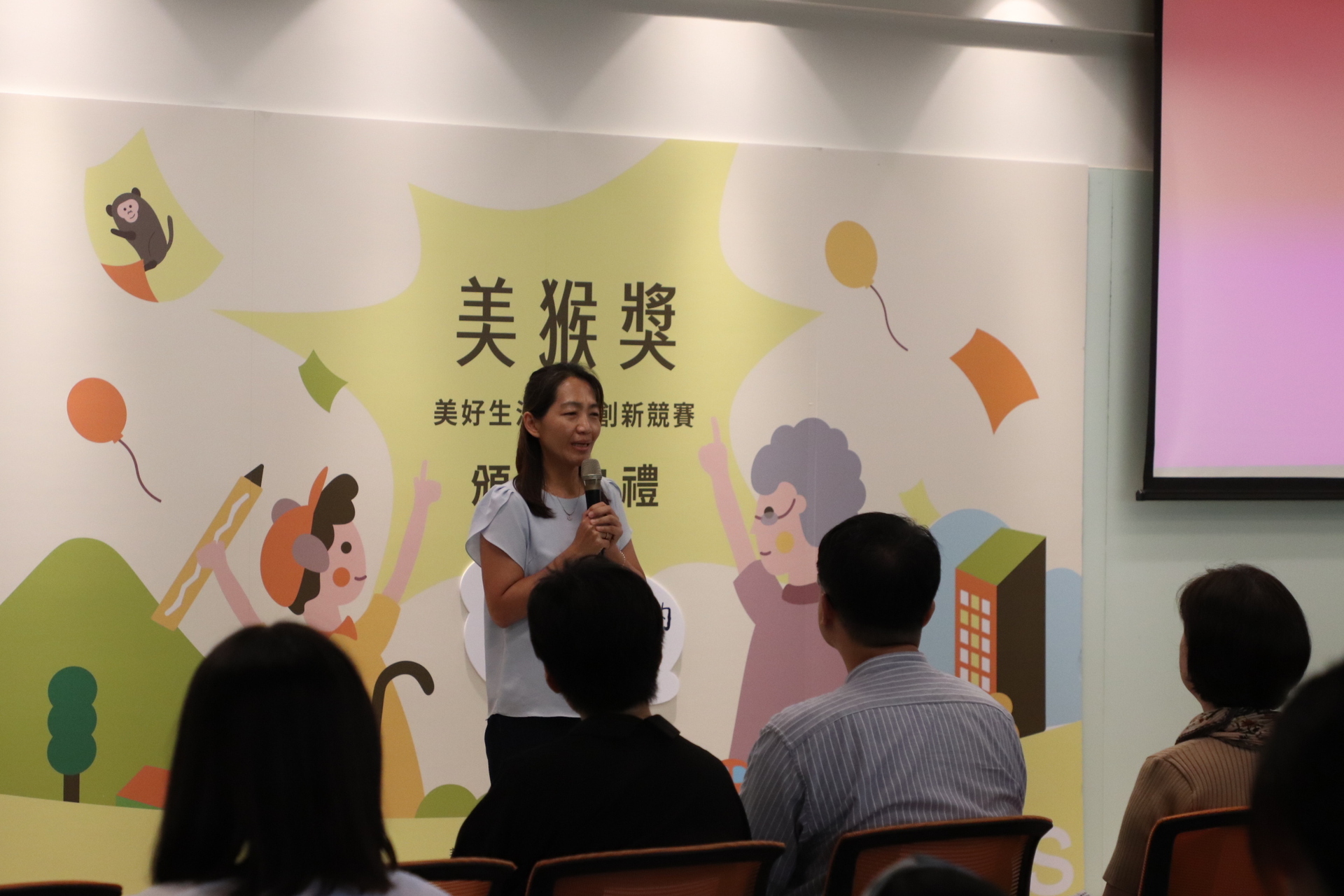 高雄市政府教育局機要秘書陳筱婷(點擊全頁檢視)圖片