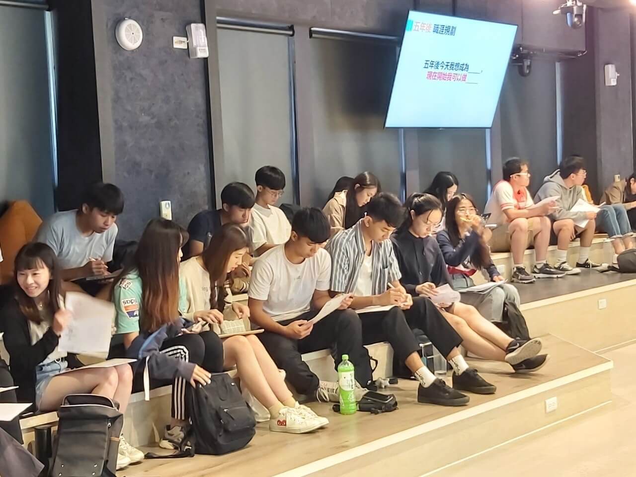 西灣學院 x 104 職涯探索與實習 x 鋼鐵V(點擊全頁檢視)圖片