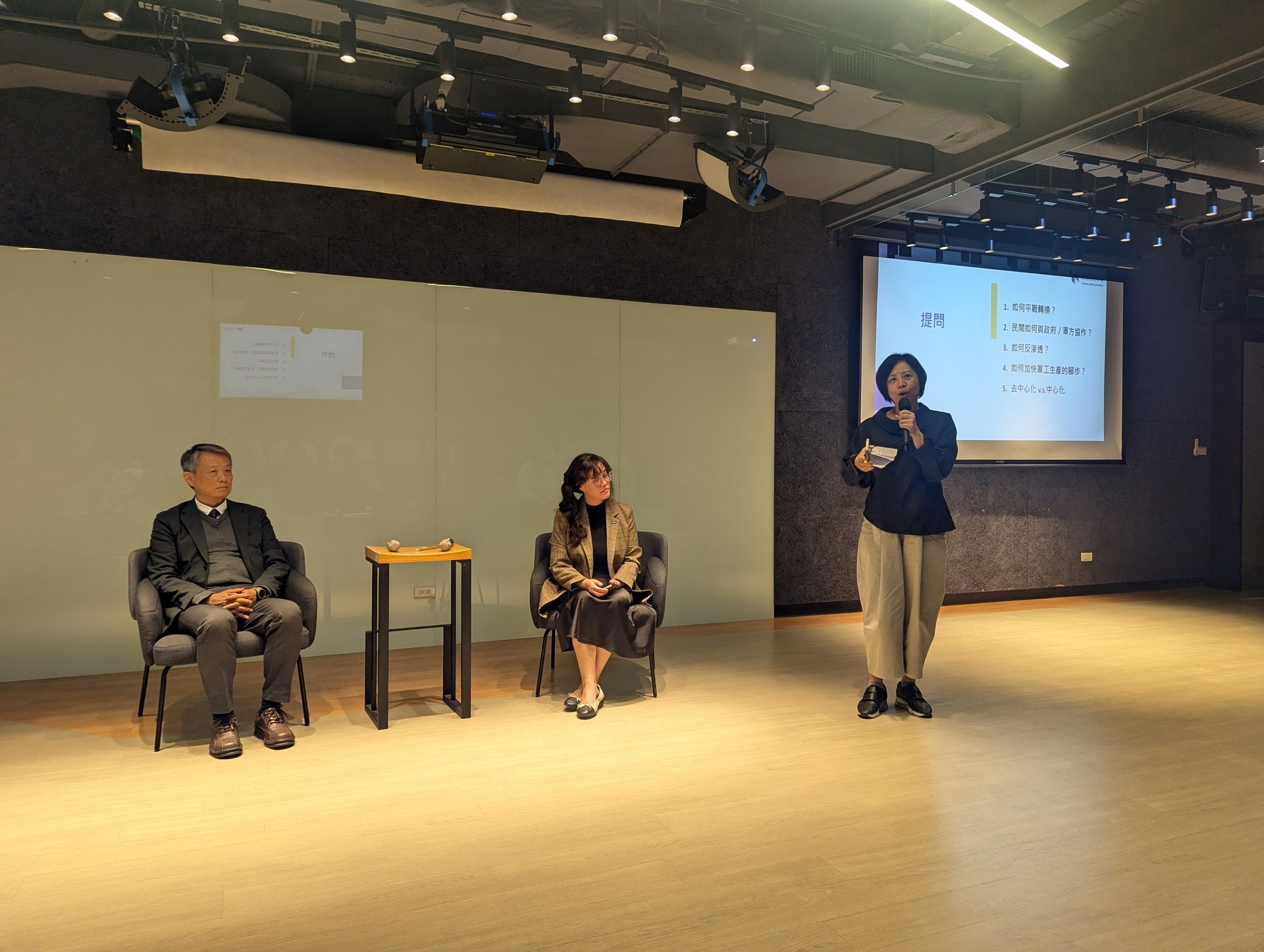 服學中心彭渰雯主任主持問答(點擊全頁檢視)圖片