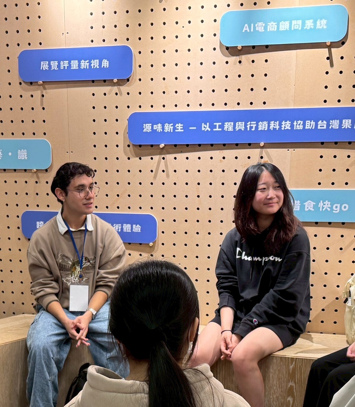 全英中心English Table推動國際交流 ASU學生全英語討論(點擊全頁檢視)圖片