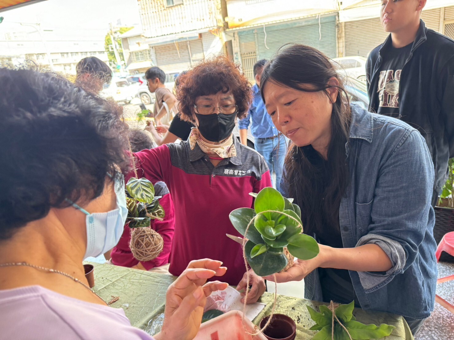 青銀體驗香氛手作 師生與社區打造綠色療癒回憶(點擊全頁檢視)圖片