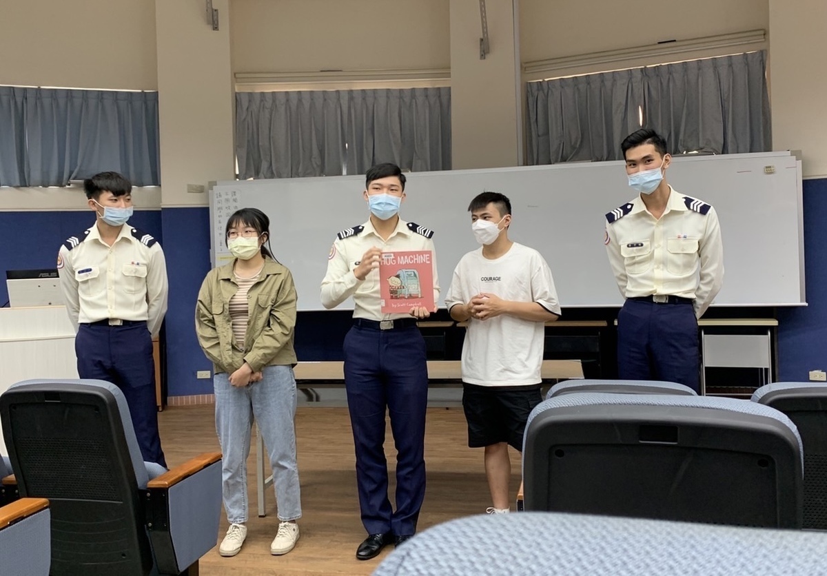 音樂結合繪本　中山攜空官跨校EMI展演(點擊全頁檢視)圖片
