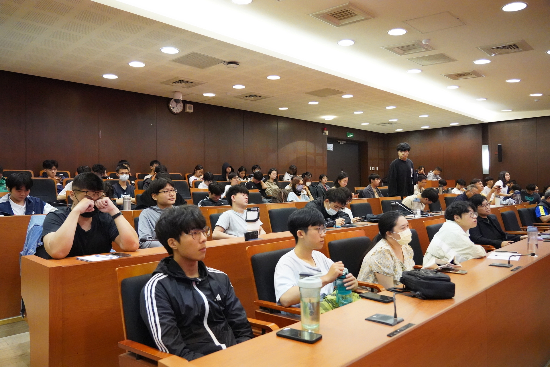 講座吸引師生踴躍參與(點擊全頁檢視)圖片