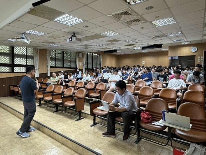 博雅課程專題演講 葉耀元教授剖析「川普2.0」下的美中台戰略(點擊全頁檢視)圖片