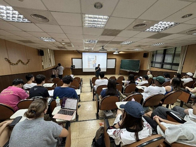 博雅課程專題演講 葉耀元教授剖析「川普2.0」下的美中台戰略(點擊全頁檢視)圖片