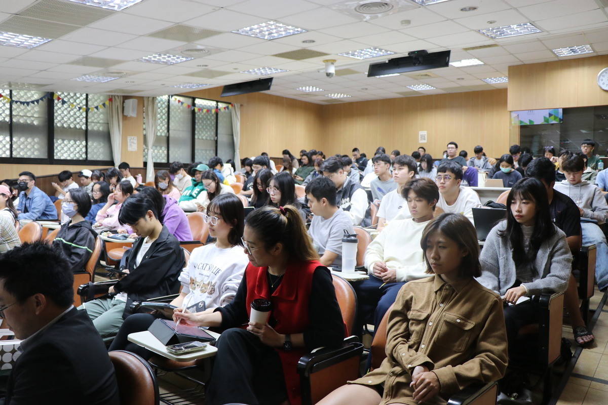 生活視角看兩岸局勢 陸委會副主委沈有忠談媒體識讀與風險意識(點擊全頁檢視)圖片